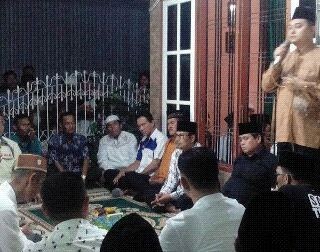 Sum Indra saat berpidato di tengah-tengah warga di dampingi HBA dan Abdullah Hich